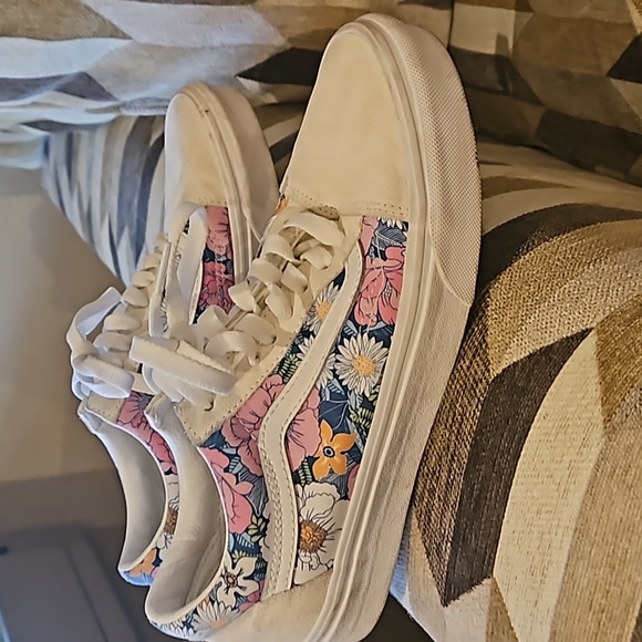 Vans Shoes - Vans women's size 8 sneakers